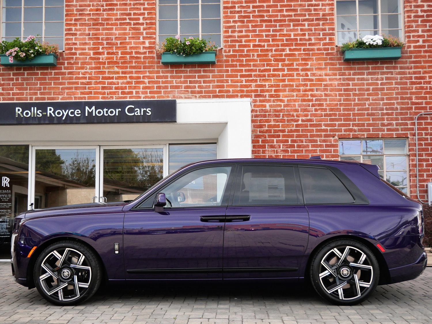 New 2027 Rolls-Royce Cullinan Black Badge AWD/4WD image 3