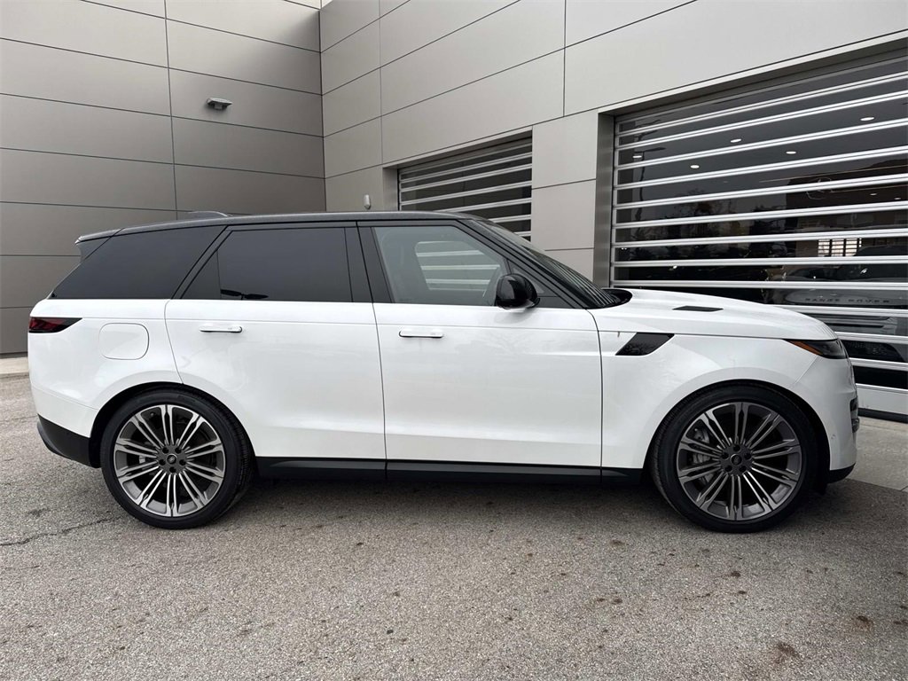 New 2025 Land Rover Range Rover Sport SE image 9