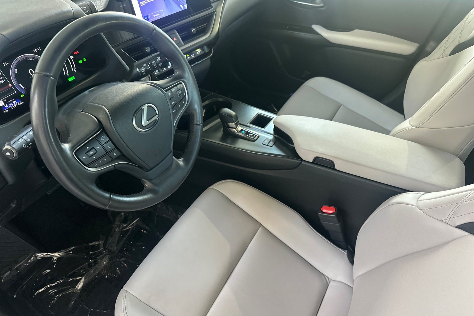 Certified 2025 Lexus UX 300h FWD w/ Accessory Package (Z2) image 11