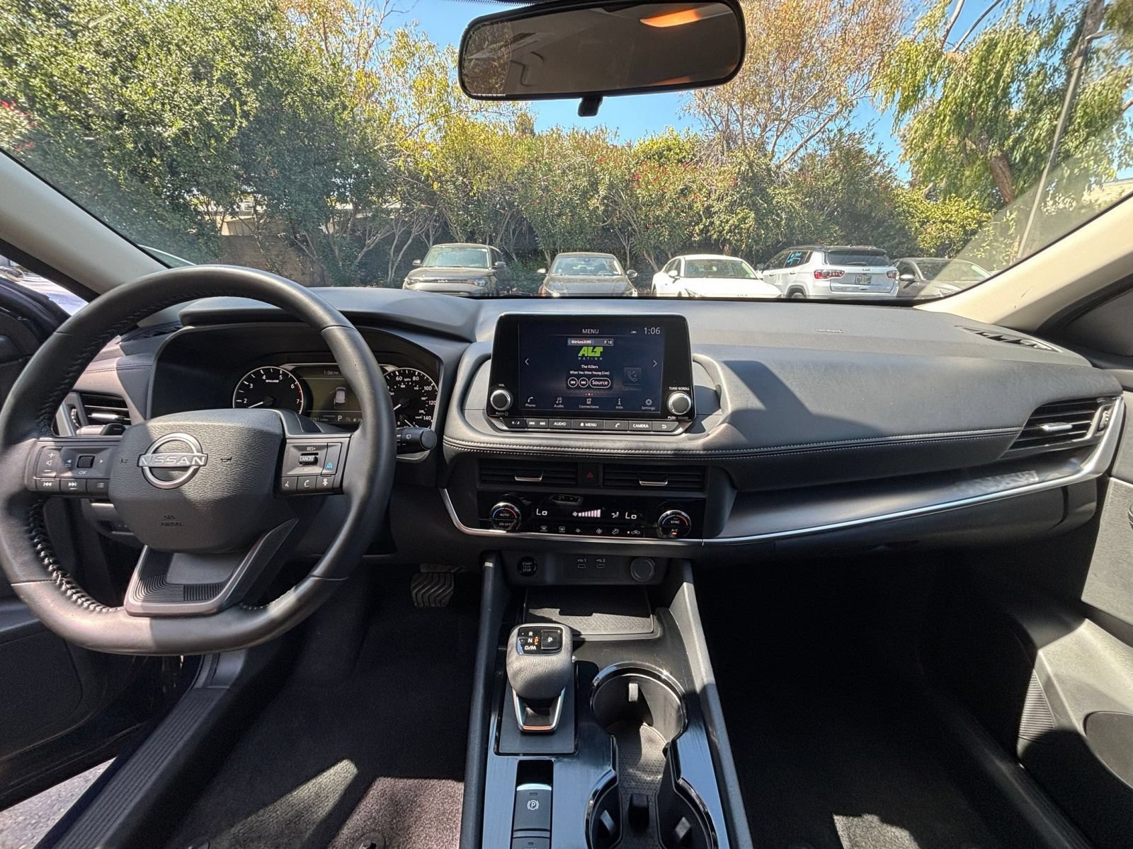 Used 2025 Nissan Rogue SV FWD image 34
