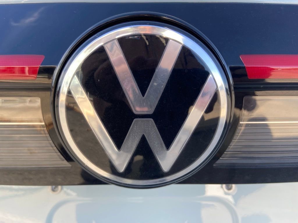 Used 2025 Volkswagen Taos SE image 12