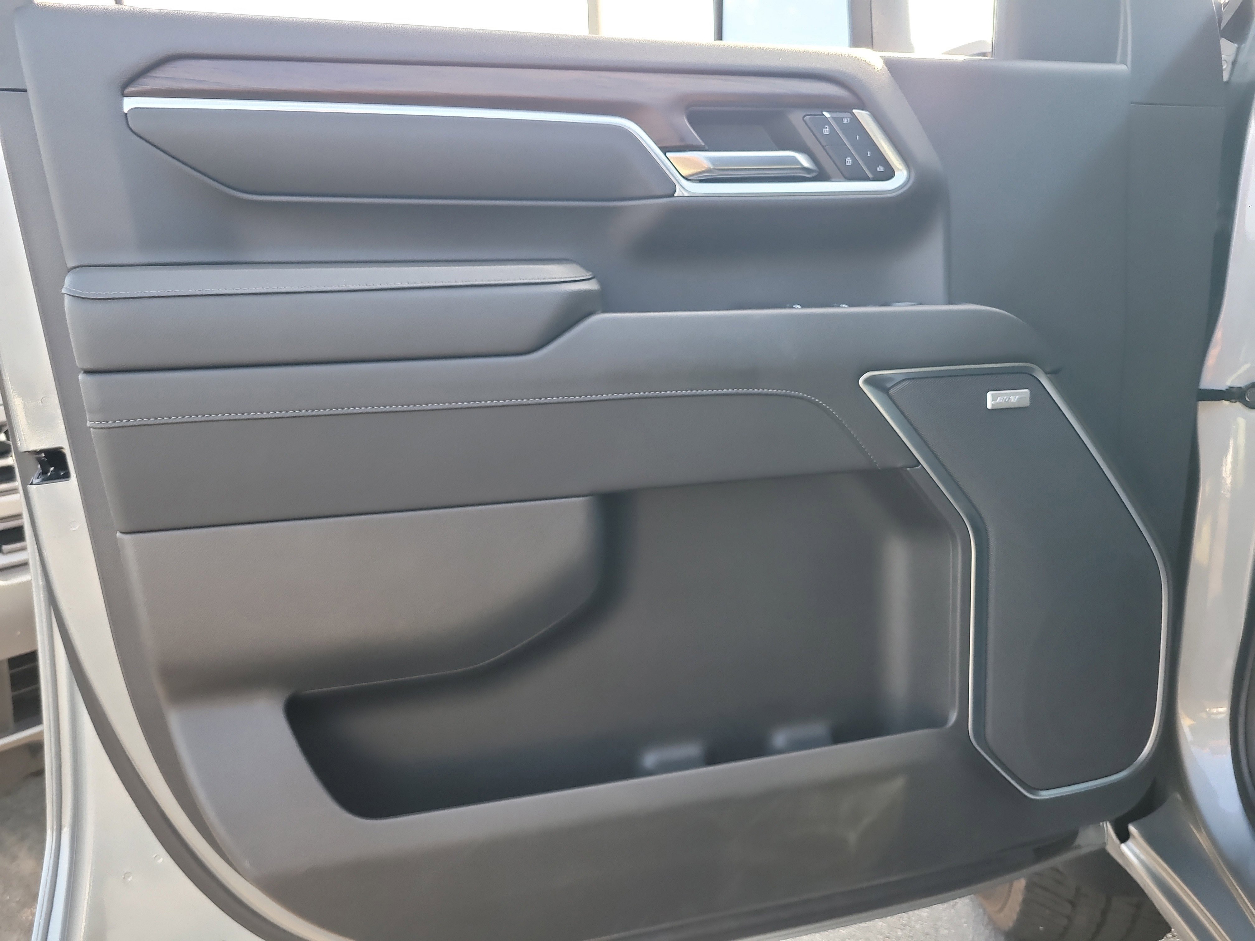 Used 2024 GMC Sierra 2500 SLT w/ SLT Premium Package image 15