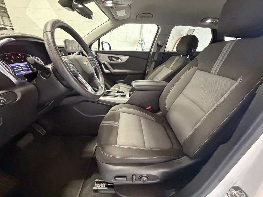 Used 2025 Chevrolet Blazer LT AWD/4WD image 10