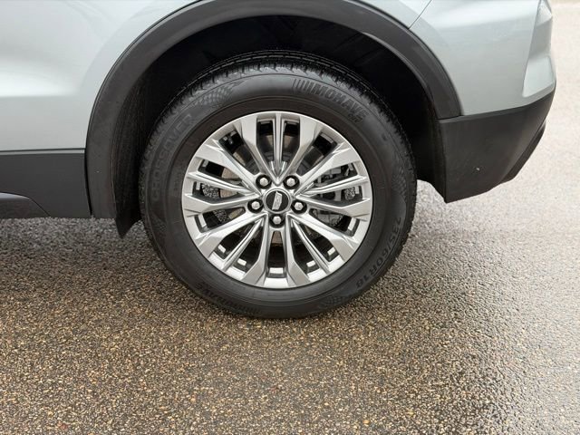 Used 2025 Cadillac XT4 Premium Luxury image 11