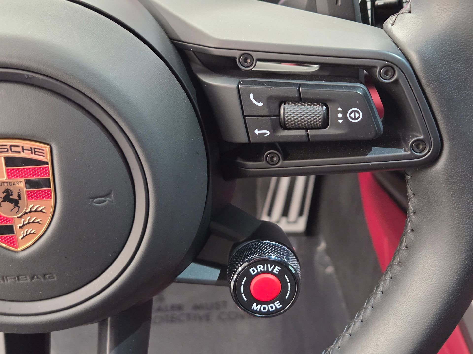 Used 2025 Porsche 911 Carrera RWD image 17