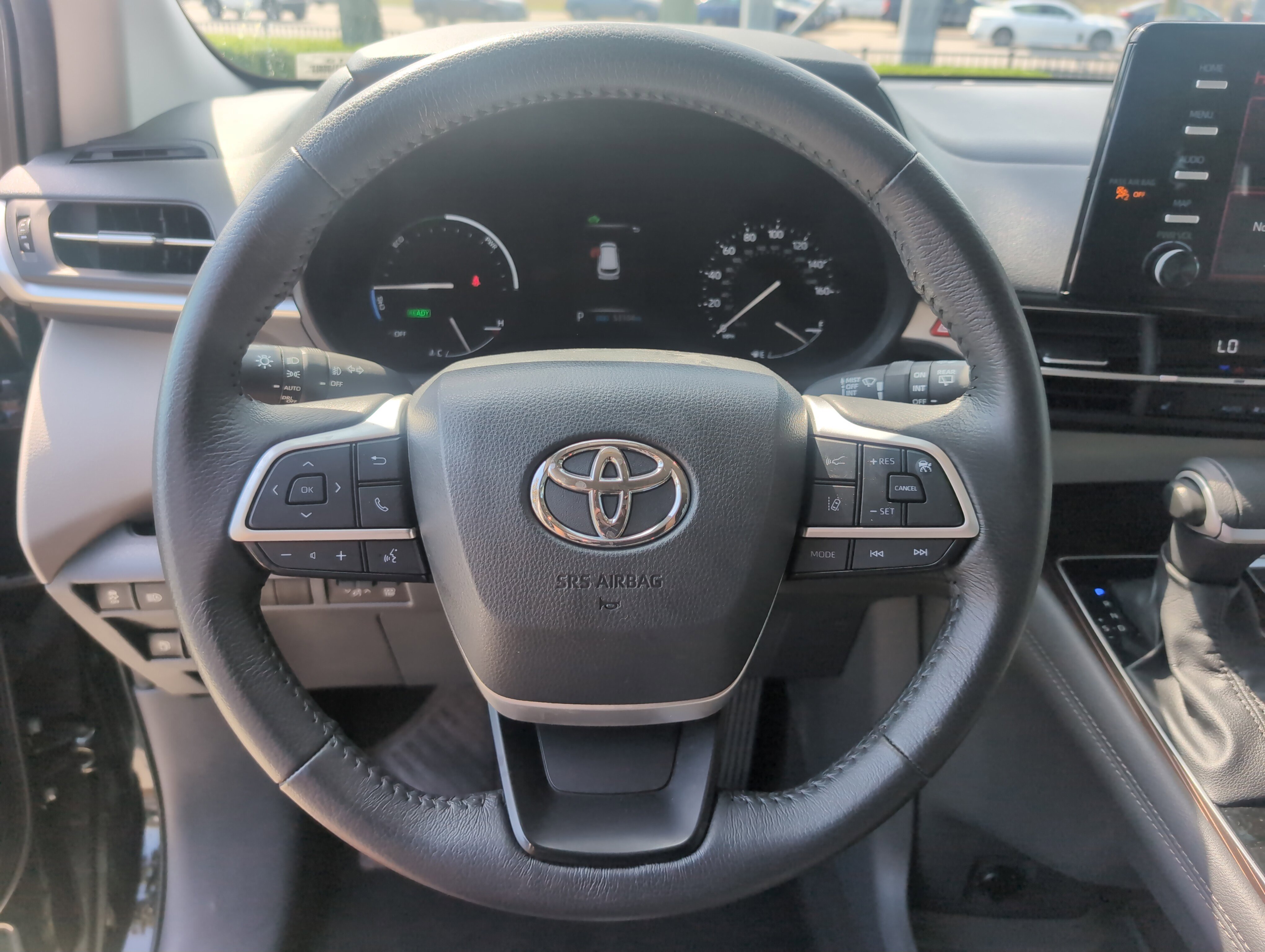 Certified 2024 Toyota Sienna XLE FWD image 18