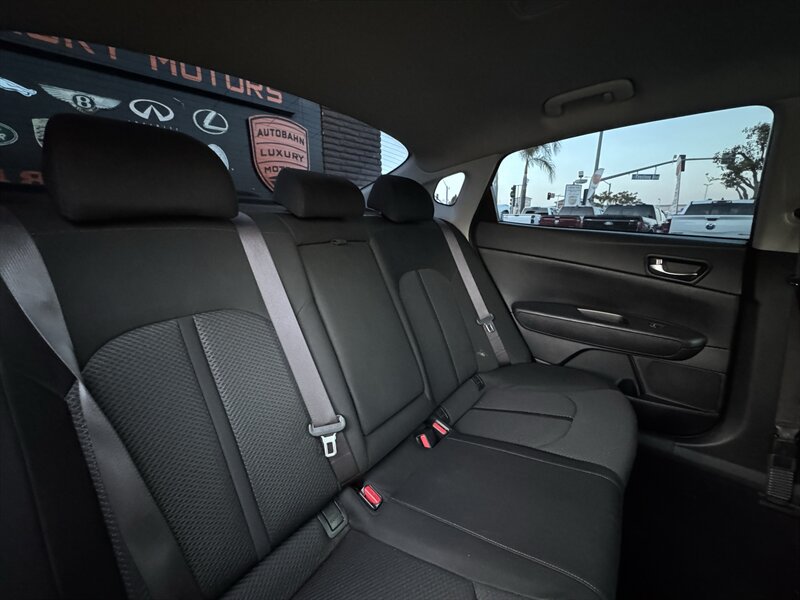 Used 2018 Kia Optima Premium w/ Convenience Package FWD image 43