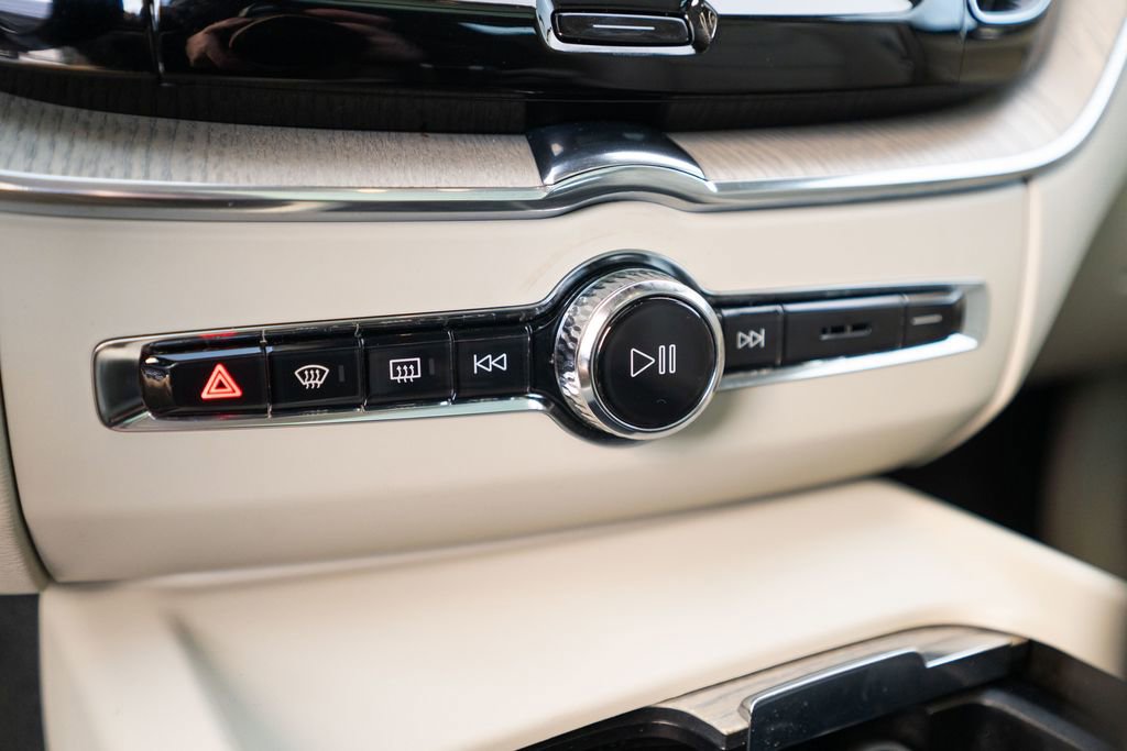 Used 2021 Volvo XC60 T5 Inscription w/ Advanced Package image 20