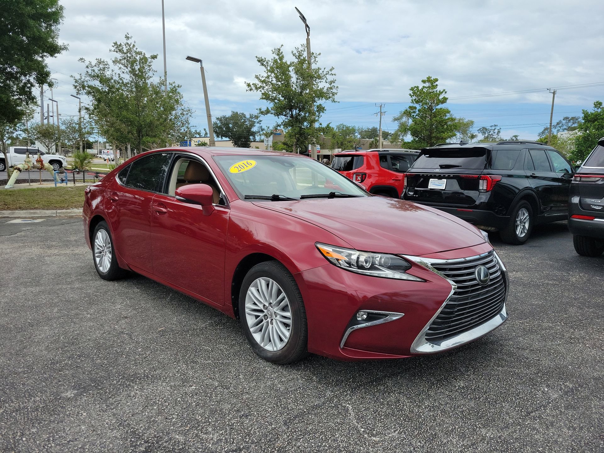 Used 2016 Lexus ES 350 w/ Luxury Package w/Wood Trim FWD image 2