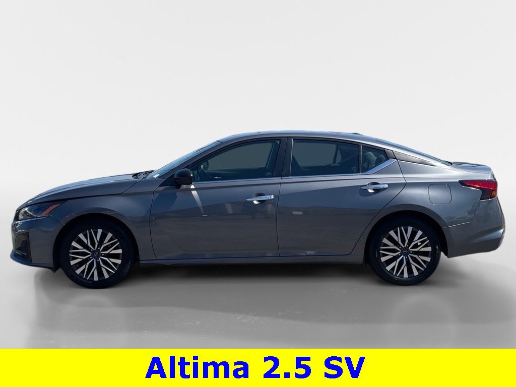 Used 2024 Nissan Altima 2.5 SV image 3