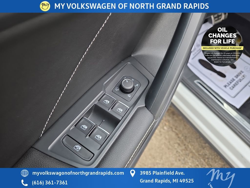 Used 2022 Volkswagen Tiguan SEL R-Line image 12