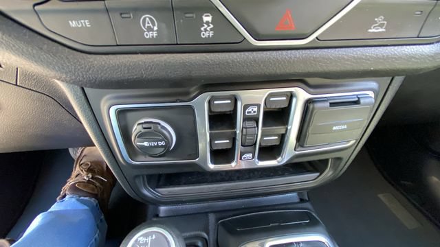 Used 2025 Jeep Wrangler Unlimited Sport AWD/4WD image 24