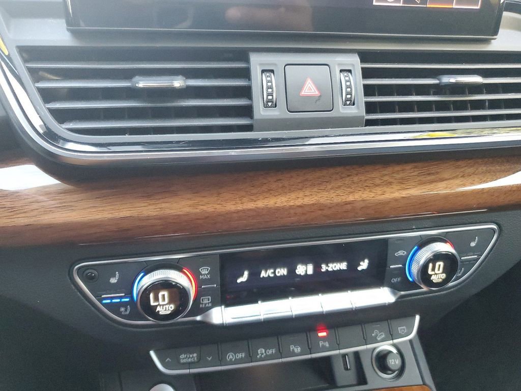 Used 2021 Audi Q5 Prestige w/ Prestige Package image 29