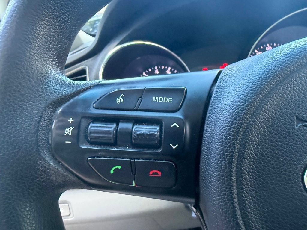 Used 2016 Kia Sedona LX w/ LX Convenience Package FWD image 16