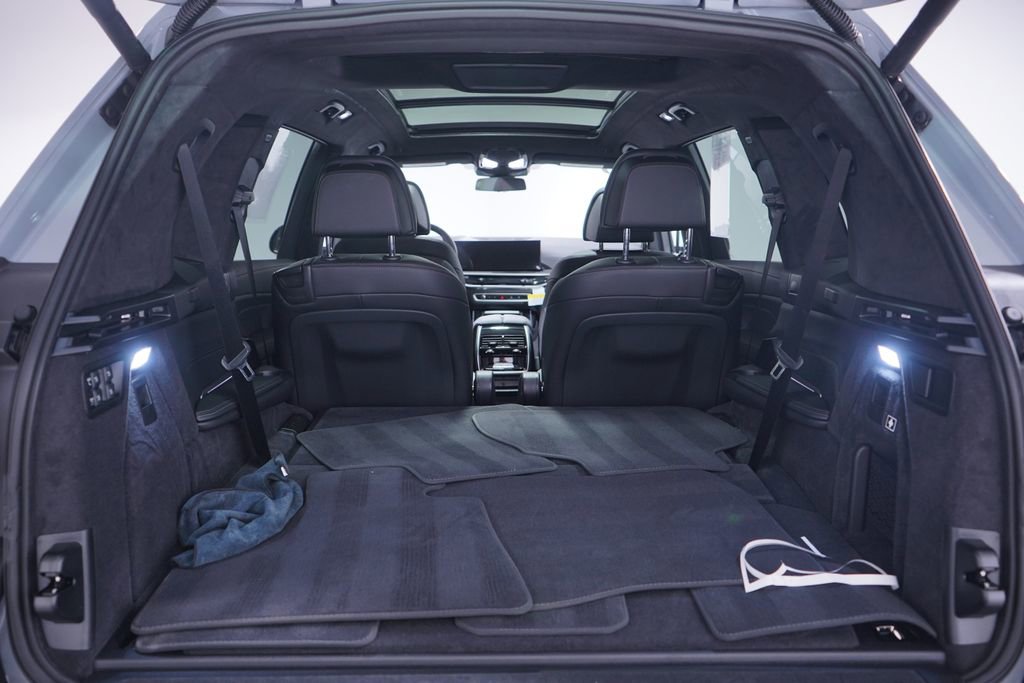 Used 2026 BMW X7 xDrive40i w/ M Sport Package AWD/4WD image 23