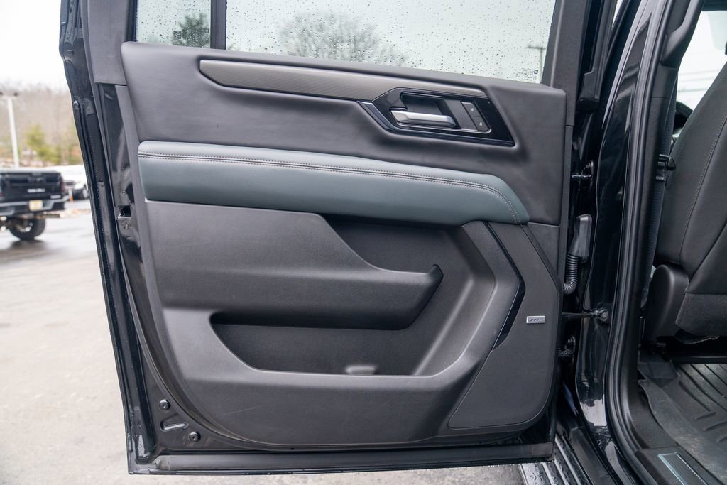 Used 2025 GMC Yukon XL AT4 image 17