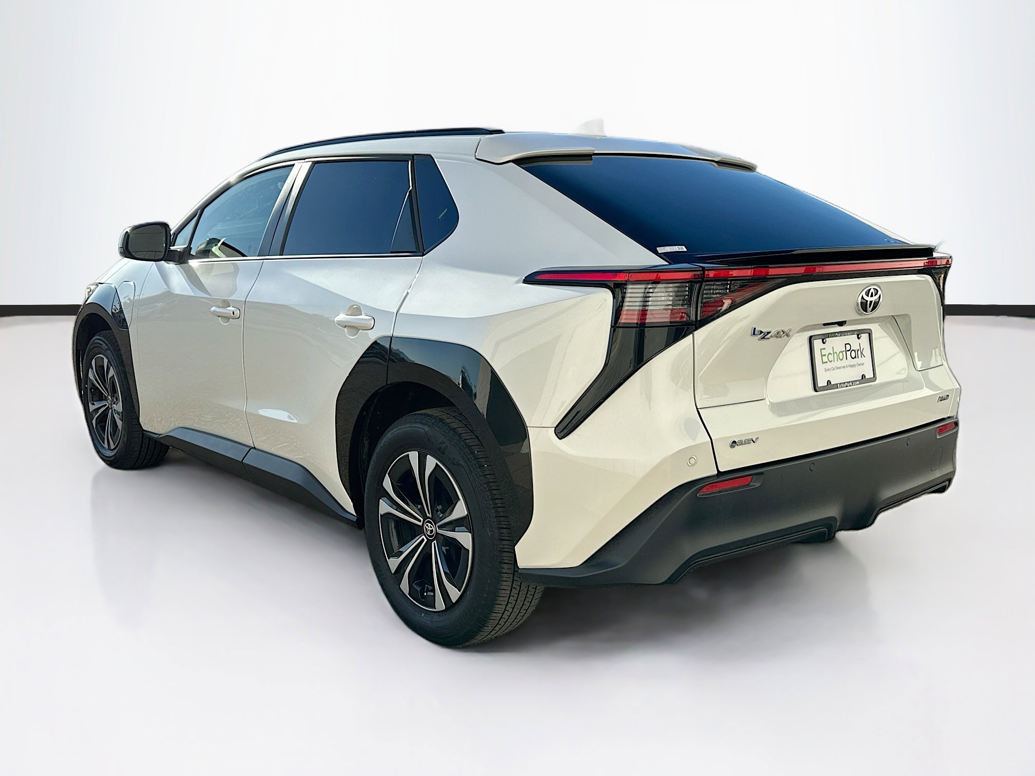 Used 2024 Toyota bZ4X XLE w/ Weather Package image 5