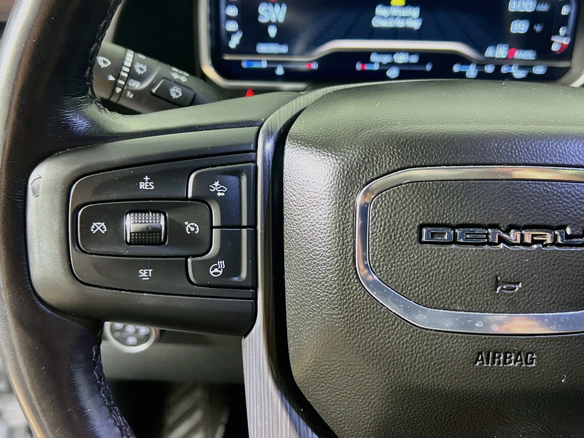 Used 2024 GMC Sierra 2500 Denali Ultimate AWD/4WD image 18