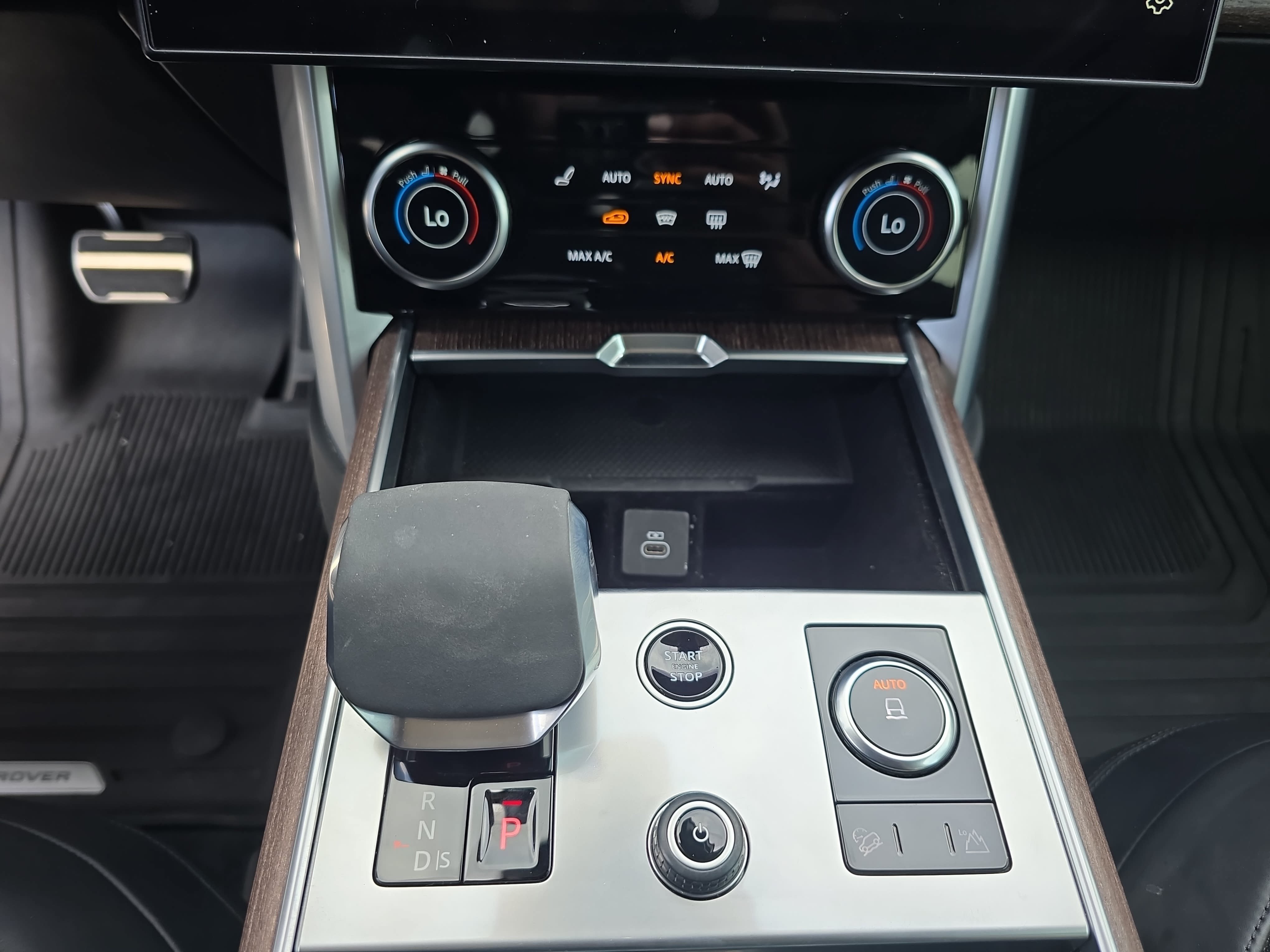 Certified 2023 Land Rover Range Rover SE AWD/4WD image 26