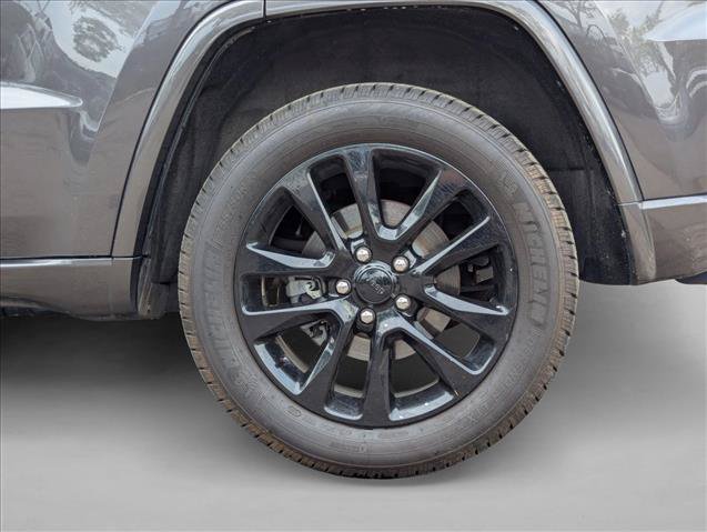 Used 2017 Jeep Grand Cherokee Altitude AWD/4WD image 9