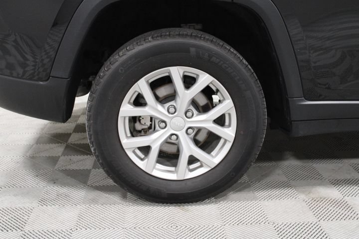 Used 2023 Jeep Grand Cherokee Limited AWD/4WD image 42