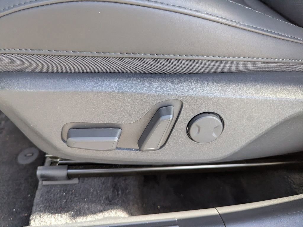 Used 2025 Kia Niro EX Touring image 16