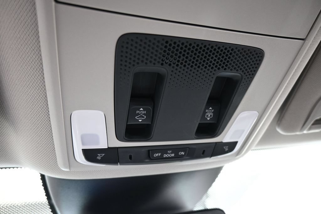 Used 2025 Honda Pilot Touring image 38