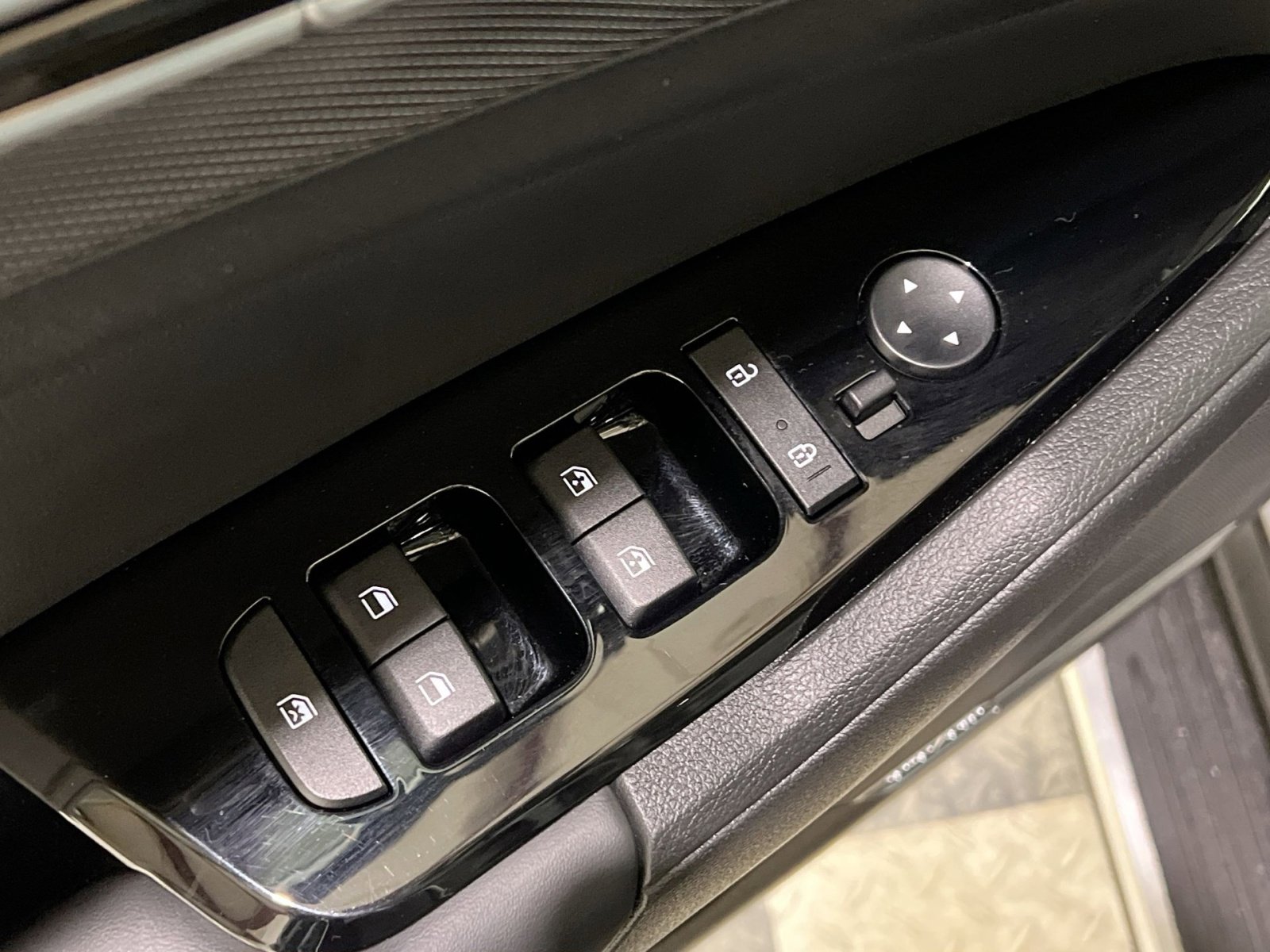 Used 2023 Kia Sportage SX image 32