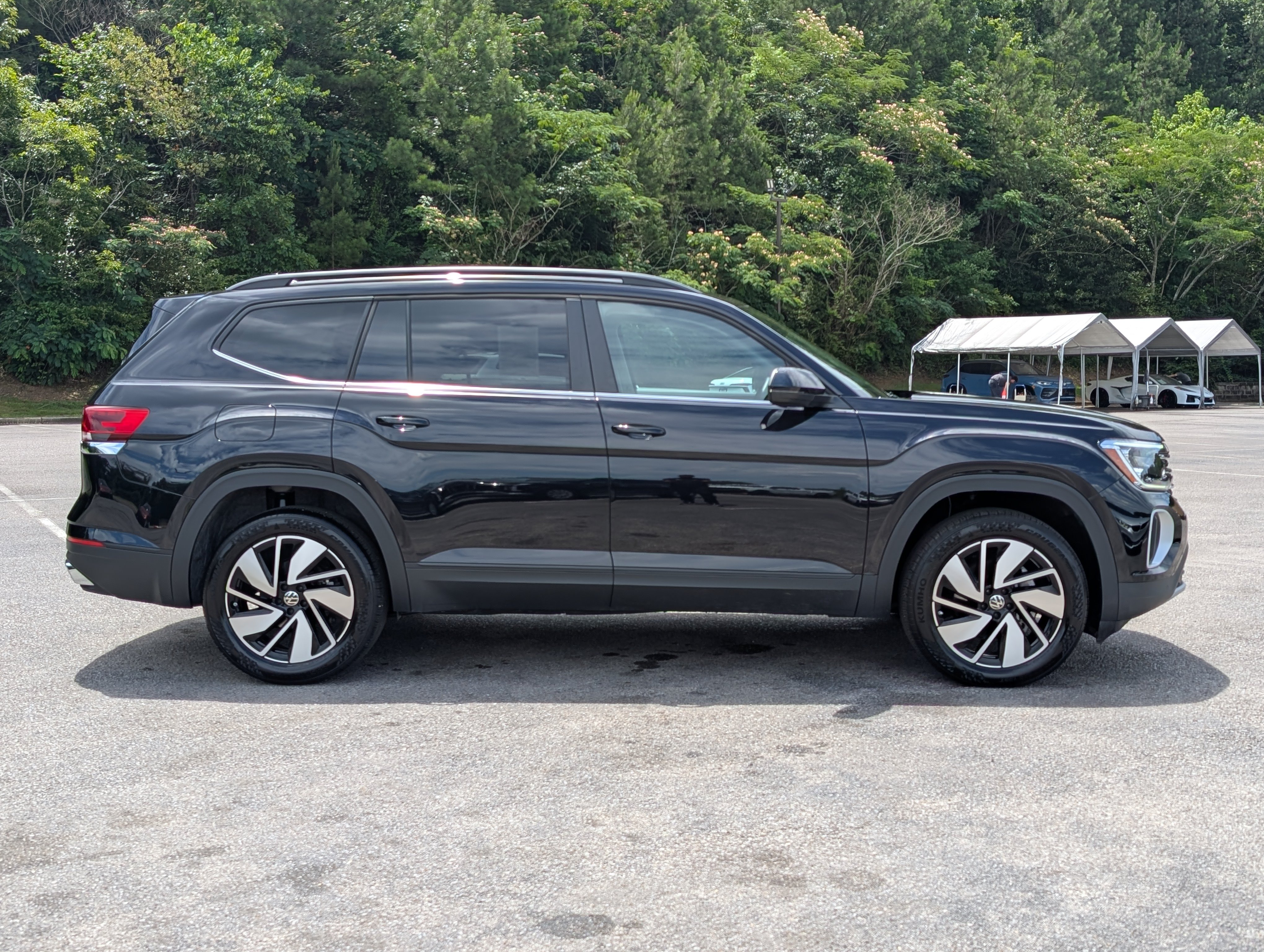 Used 2025 Volkswagen Atlas SE FWD image 10