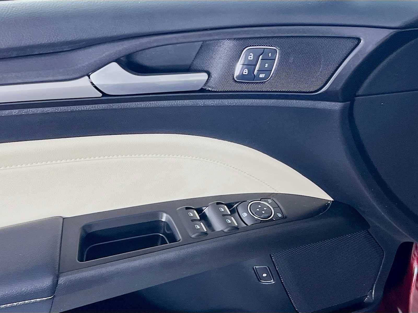 Used 2018 Ford Fusion Energi Titanium FWD image 18