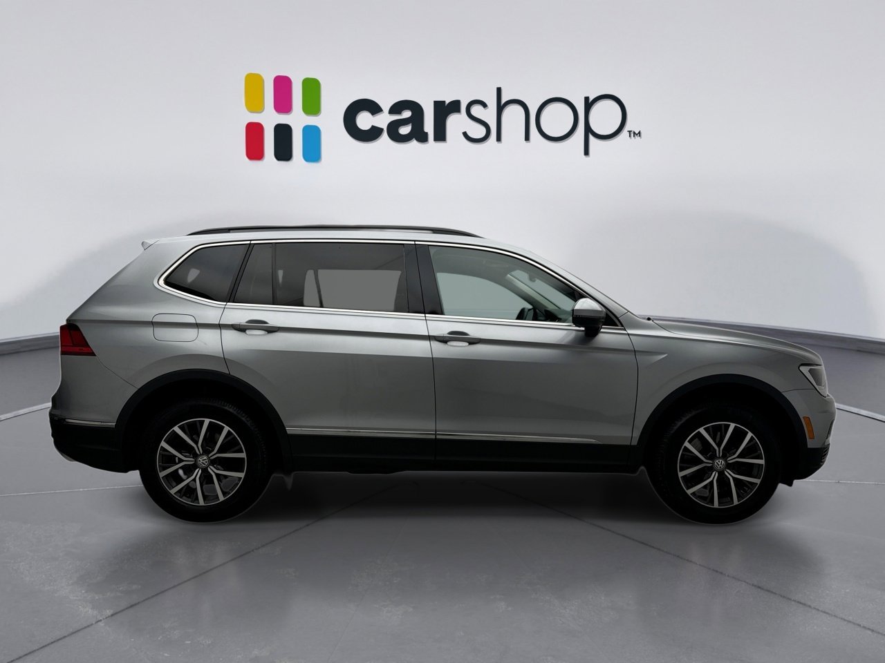 Used 2020 Volkswagen Tiguan SE w/ Panoramic Sunroof Package image 6