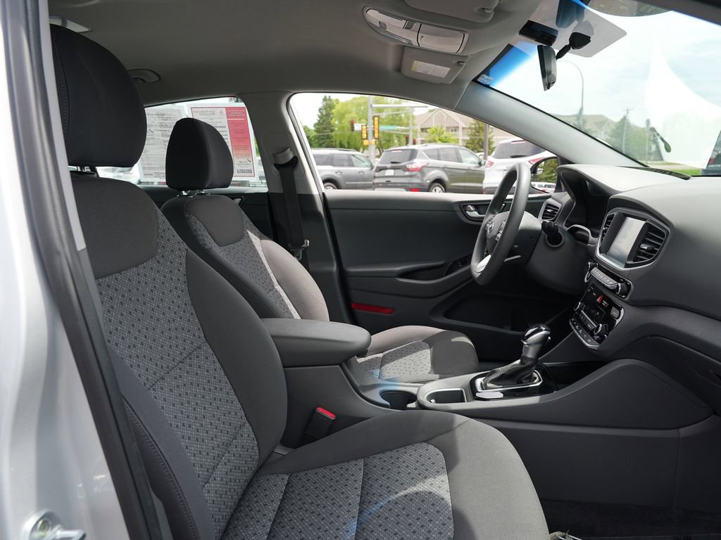 Used 2018 Hyundai Ioniq Blue FWD image 30
