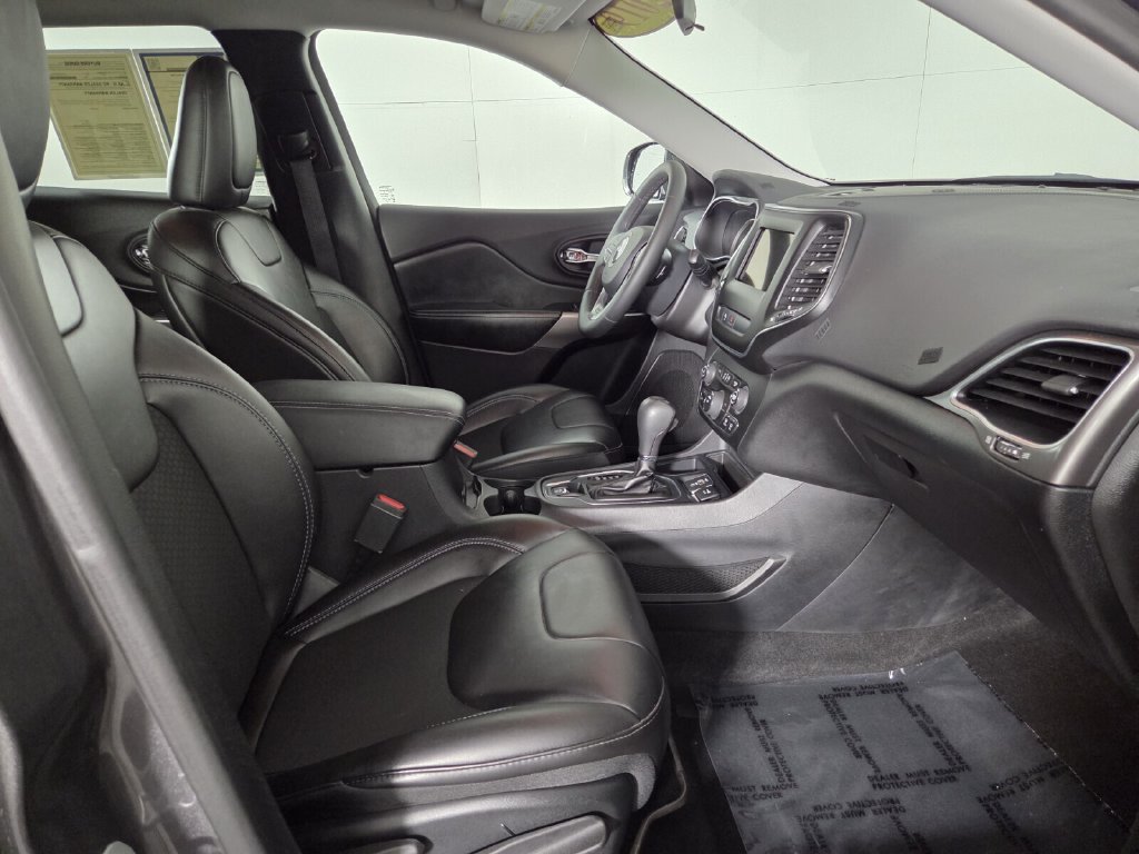 Used 2019 Jeep Cherokee Latitude Plus FWD image 31