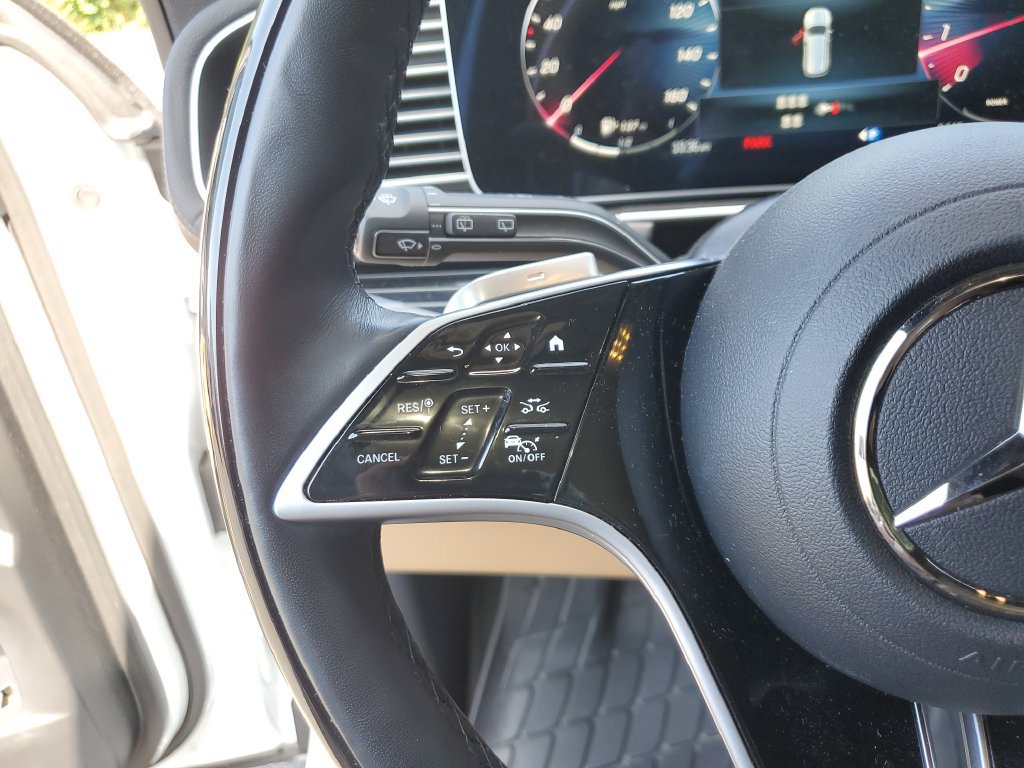 Used 2025 Mercedes-Benz GLS 580 4MATIC image 28