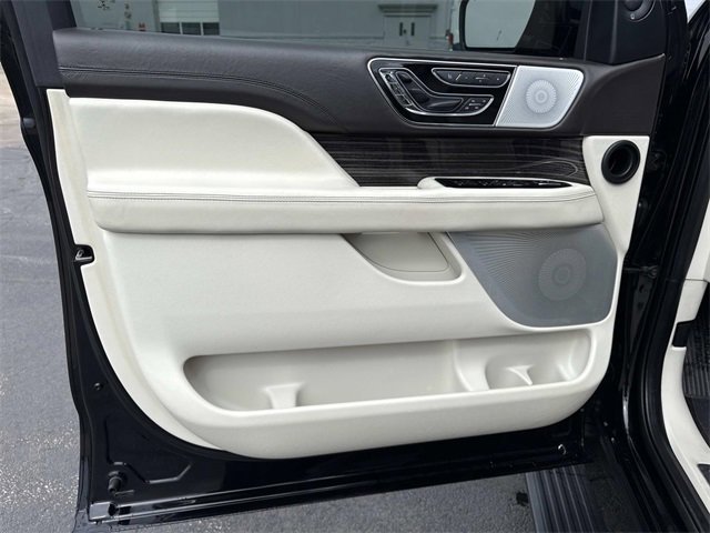 Used 2021 Lincoln Navigator Black Label w/ Cargo Convenience Package image 8