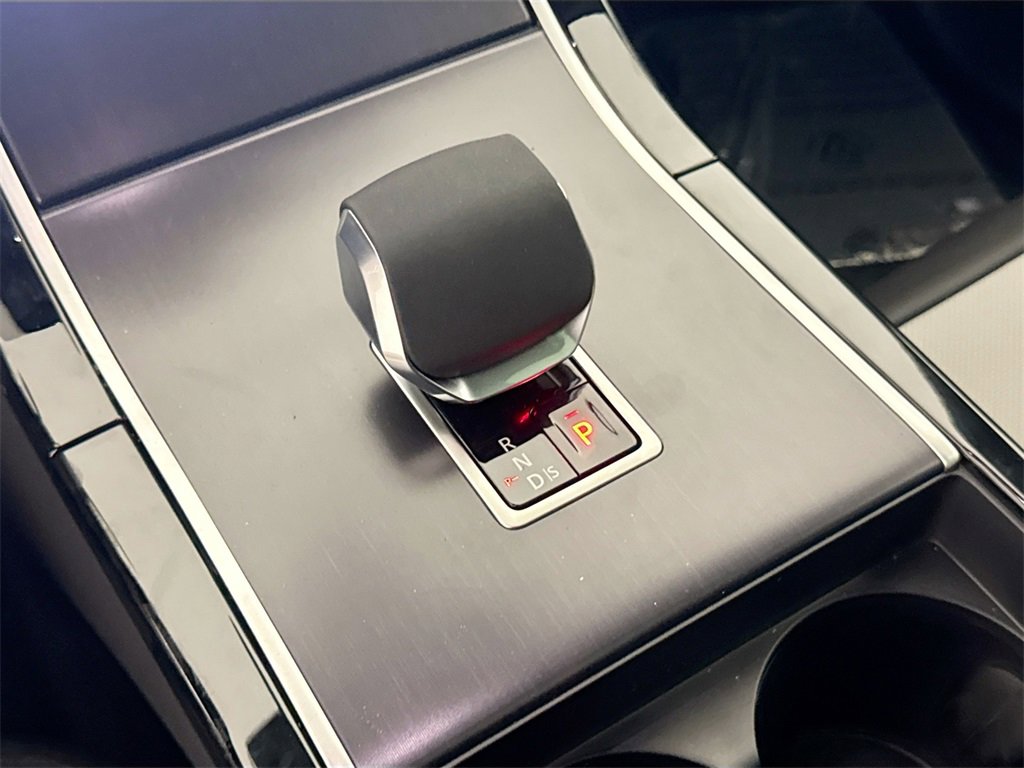 New 2026 Land Rover Range Rover Velar Dynamic SE image 16