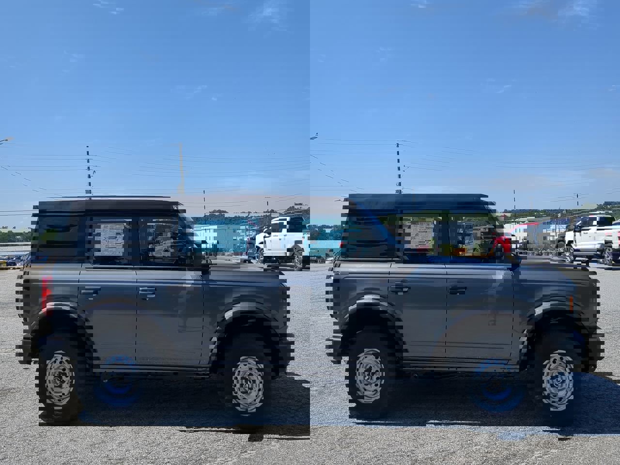 New 2025 Ford Bronco 4-Door image 2