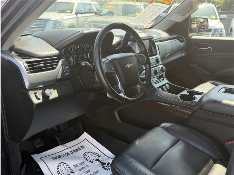 Used 2018 Chevrolet Suburban LT w/ Luxury Package RWD image 16