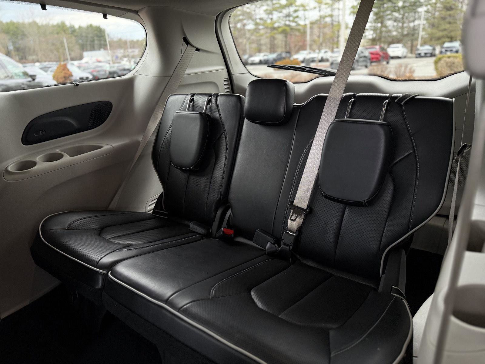 Used 2024 Chrysler Pacifica Limited image 14