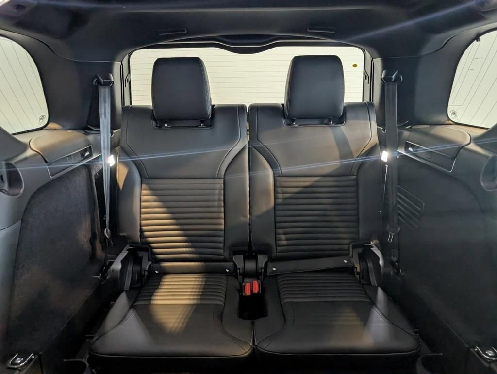 New 2026 Land Rover Discovery Limited Edition image 31