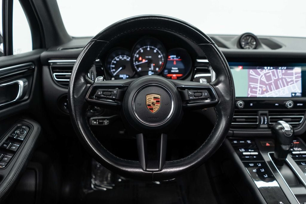Used 2023 Porsche Macan AWD/4WD image 15