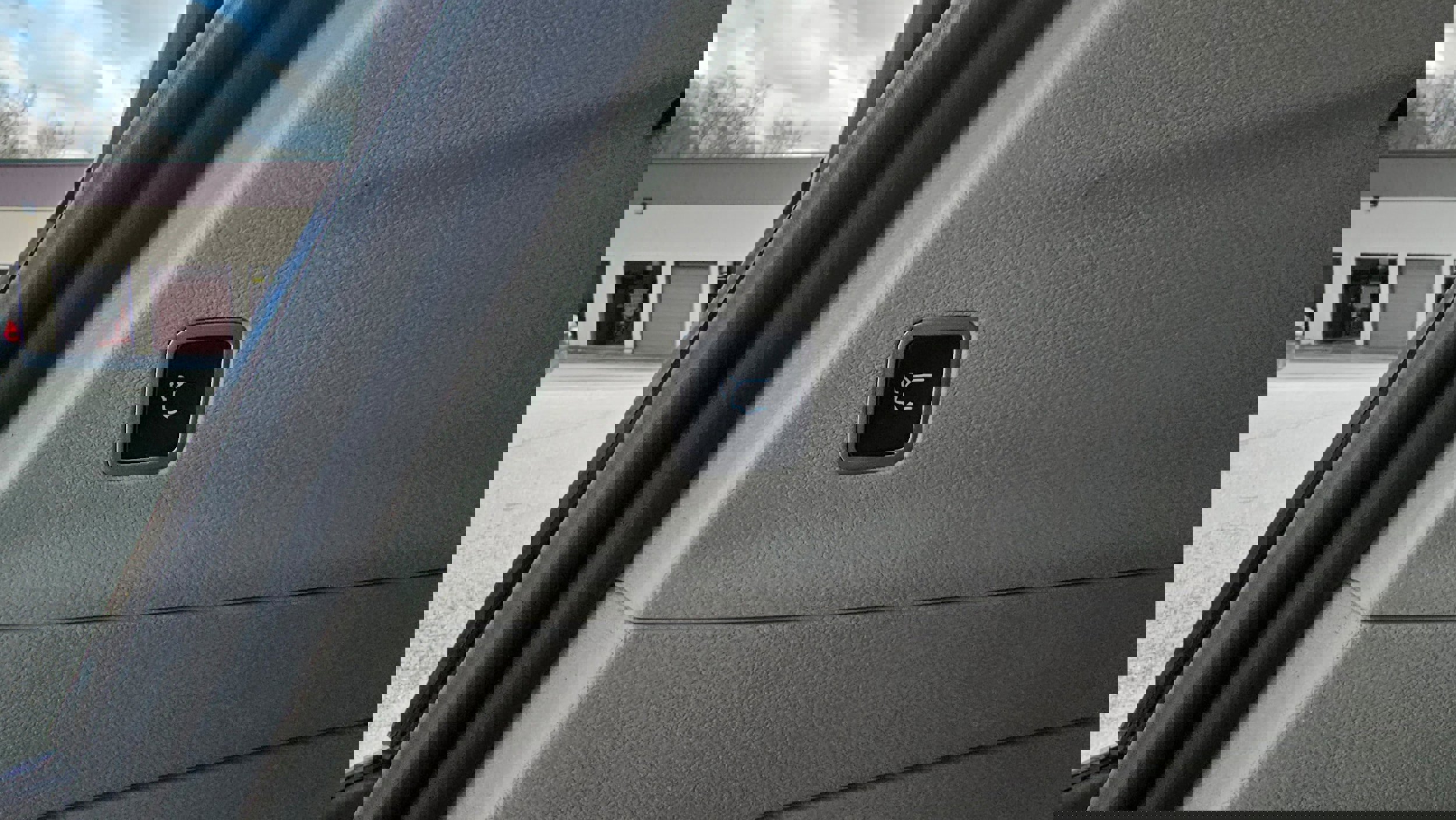 Used 2023 Chrysler Voyager LX image 12