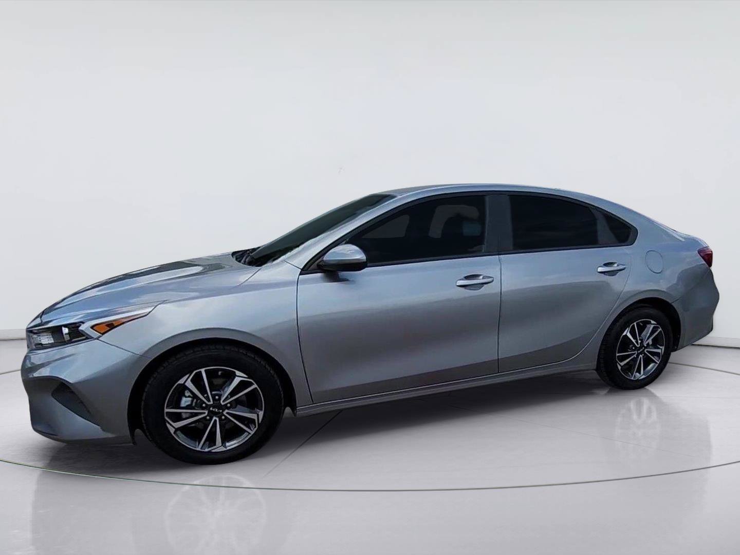 Used 2023 Kia Forte LXS FWD image 4
