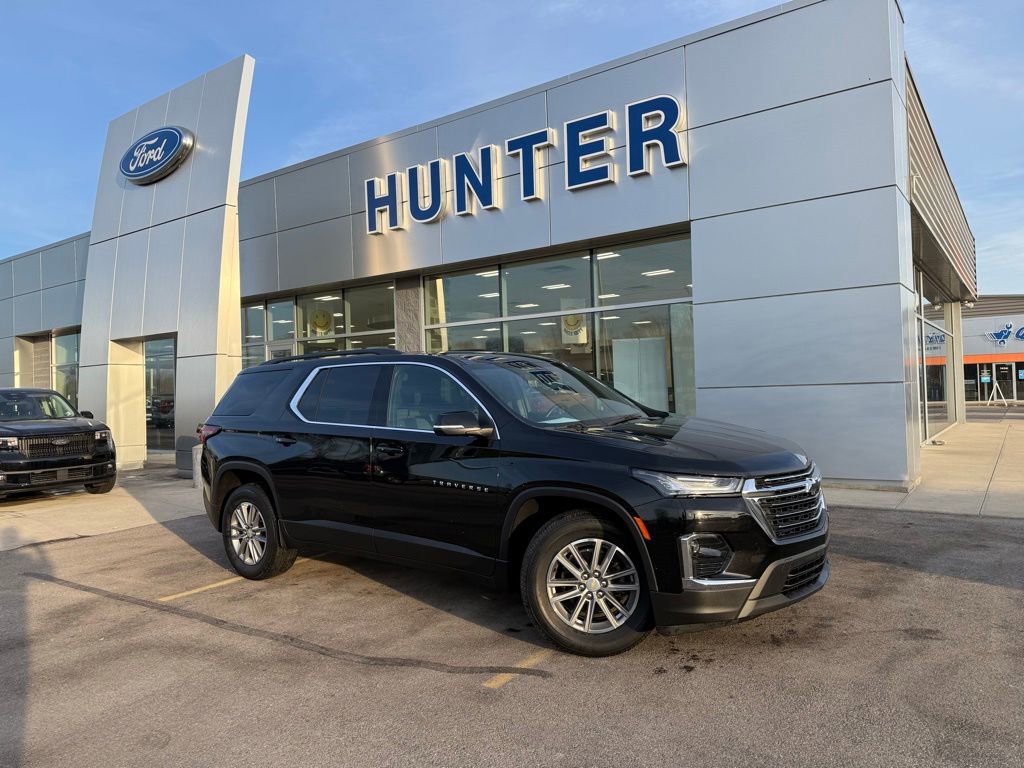 Used 2023 Chevrolet Traverse LT w/ Rear Camera Mirror Package image 1