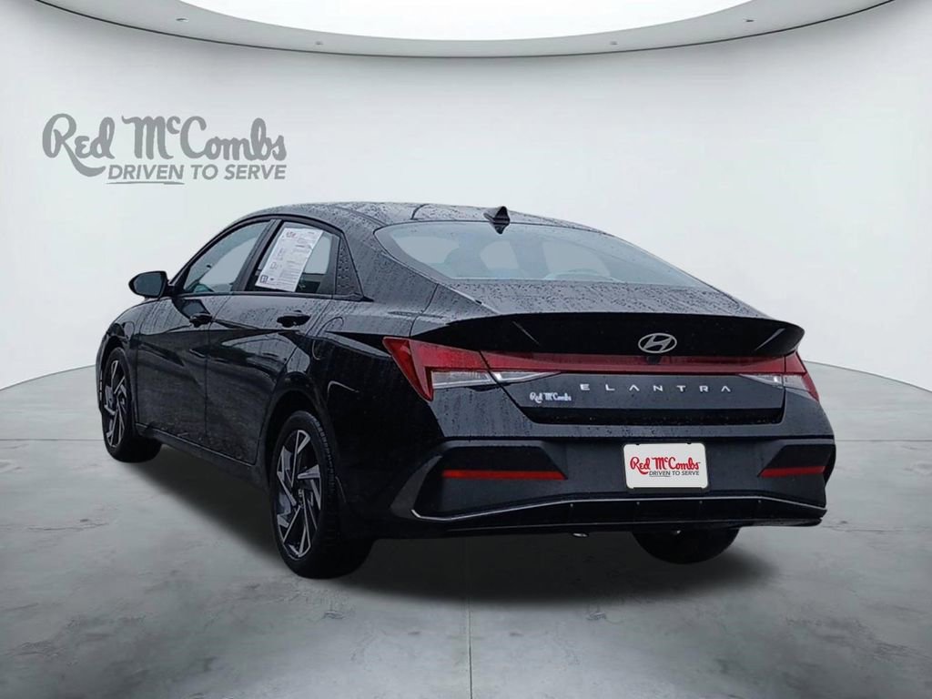 Certified 2025 Hyundai Elantra Sport FWD image 3