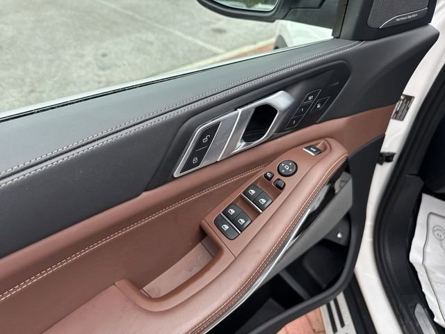 Used 2025 BMW X5 xDrive50e image 13