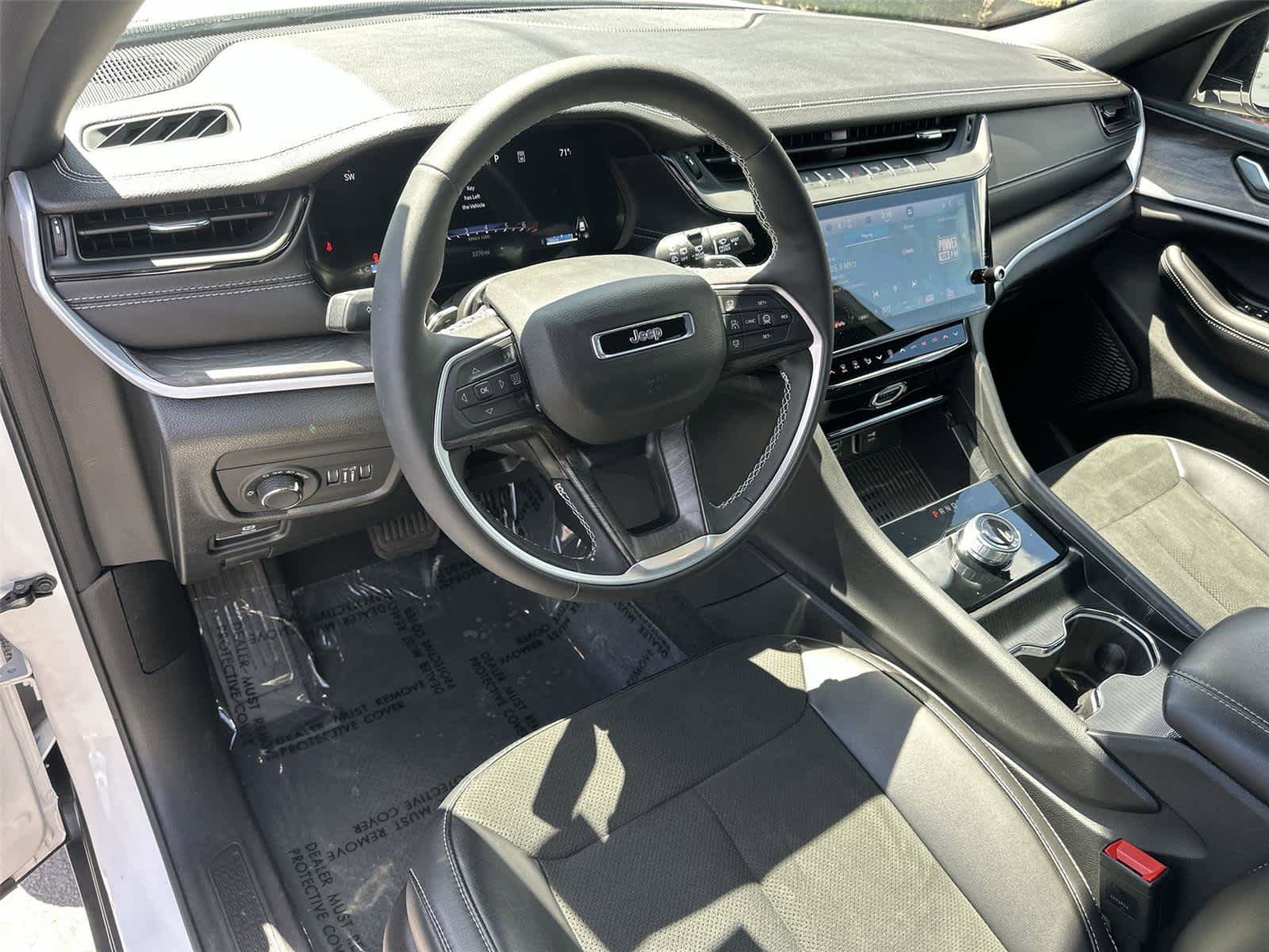 Used 2026 Jeep Grand Cherokee Altitude RWD image 2