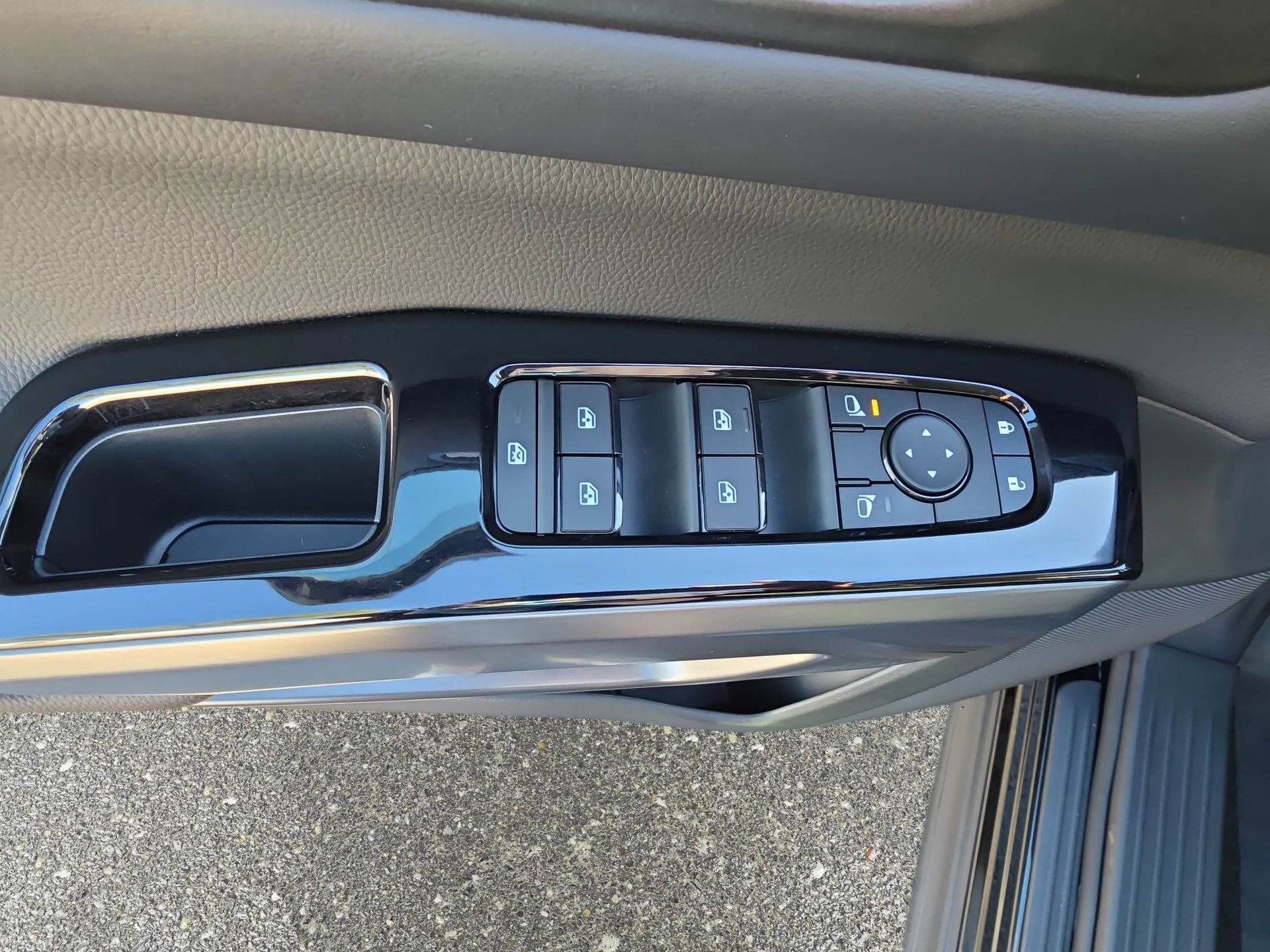 New 2026 Nissan Pathfinder SL FWD image 26