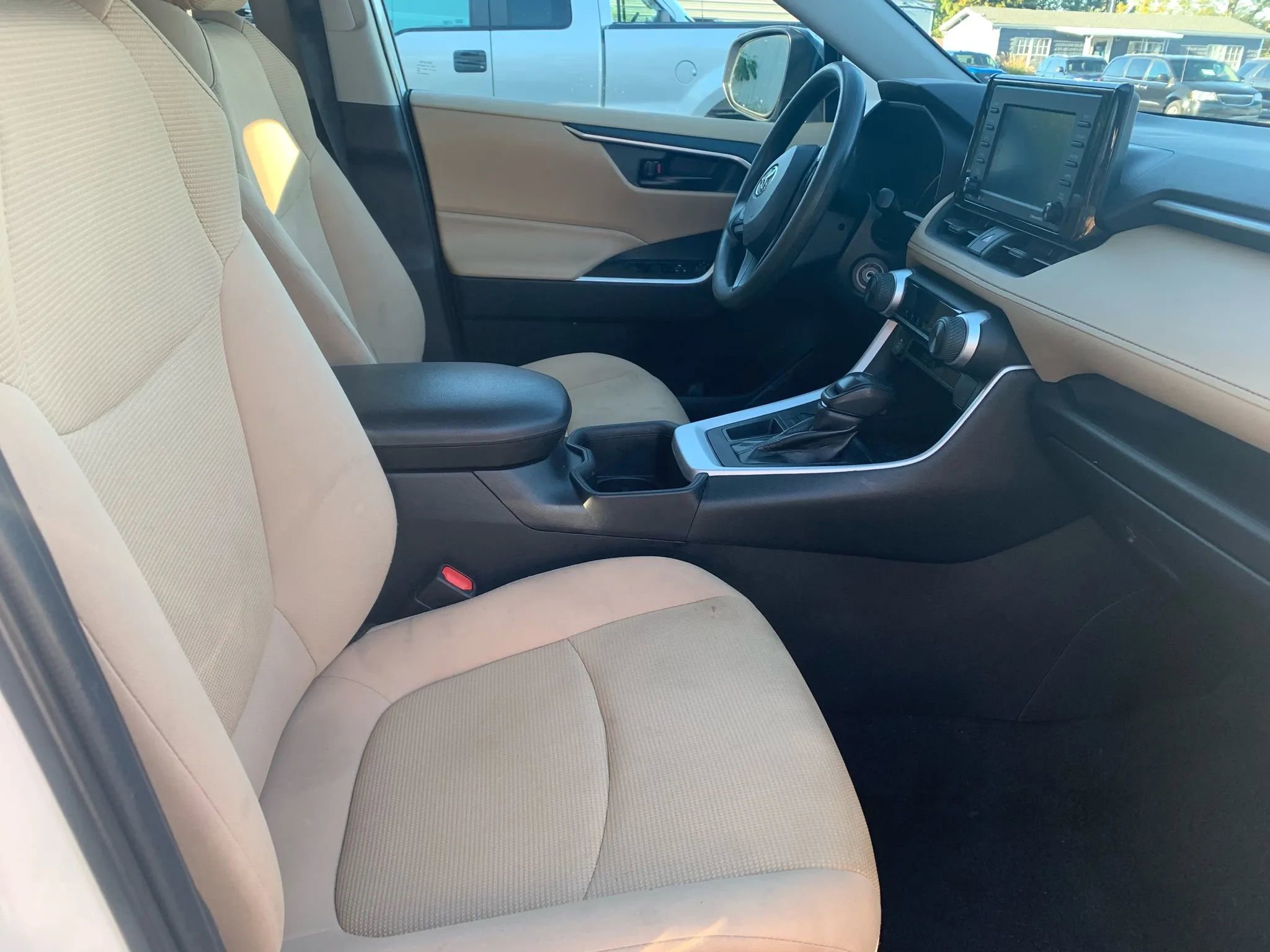 Used 2022 Toyota RAV4 LE image 11