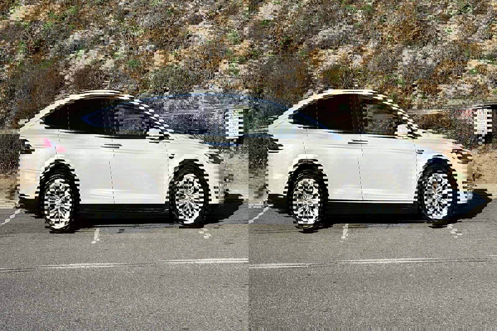 Used 2017 Tesla Model X image 6